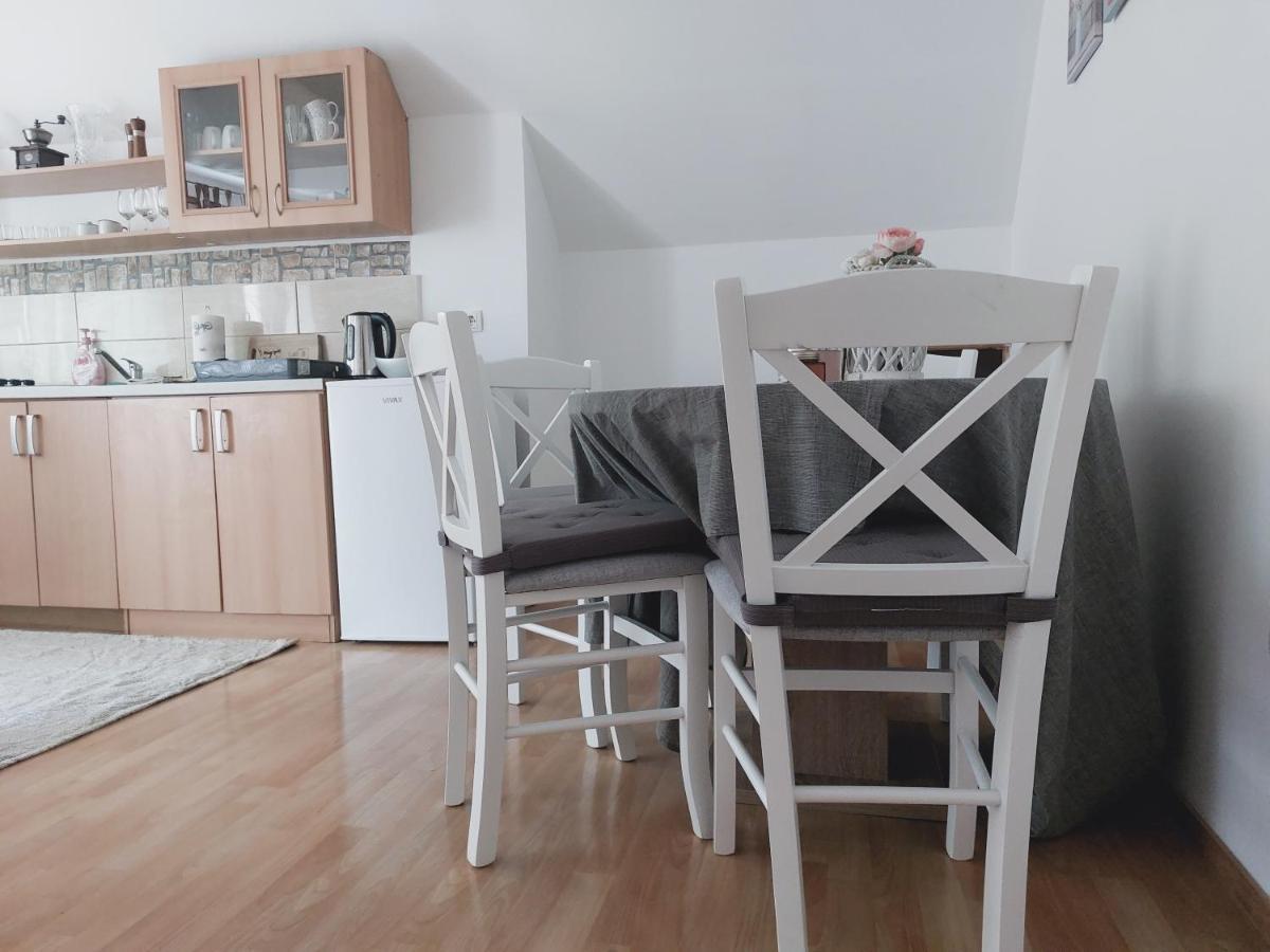 Апартаменты Apartman Cardak Госпич Экстерьер фото